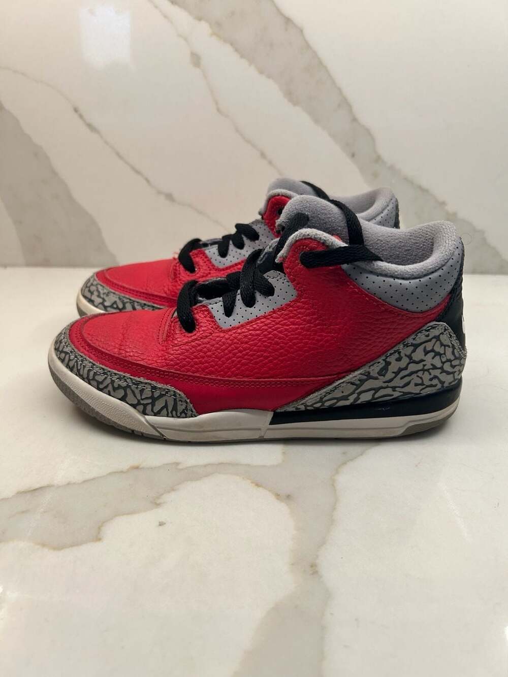 Air Jordan 3 Retro SE Unite Fire Red Cement Grey Kids Shoes (Size: 3)